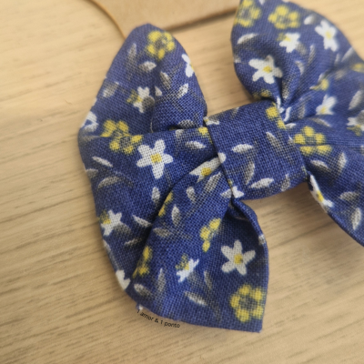 La&#x00E7;o&#x20;mini&#x20;Azul&#x20;em&#x20;Flor