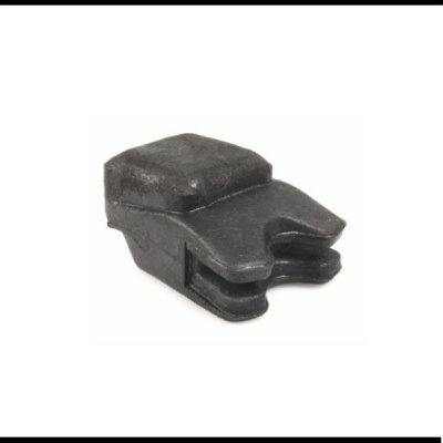 Peça pequena de plástico preto com formato irregular