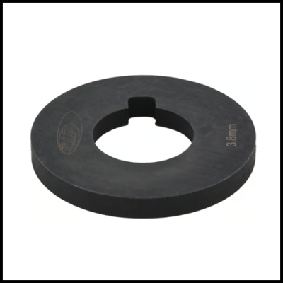 Anilha metálica preta com entalhe e marcações douradas