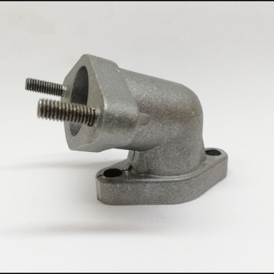 Peça metálica cinzenta em forma de ângulo com base retangular e parafusos