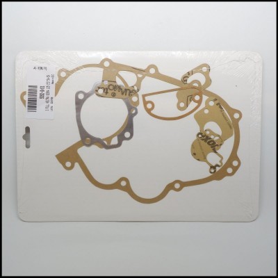 Conjunto de juntas para motor de automóvel embalado em cartão branco