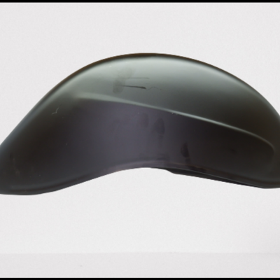 Capacete preto com acabamento brilhante e formato aerodinâmico