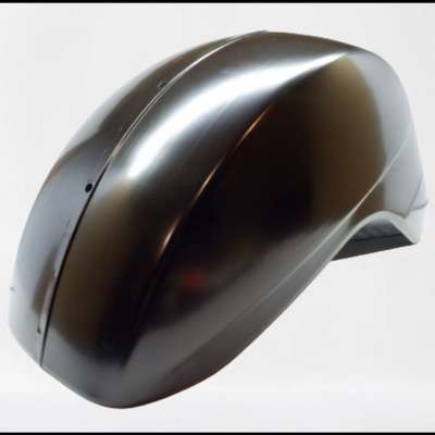 Capacete preto aerodinâmico para bicicleta