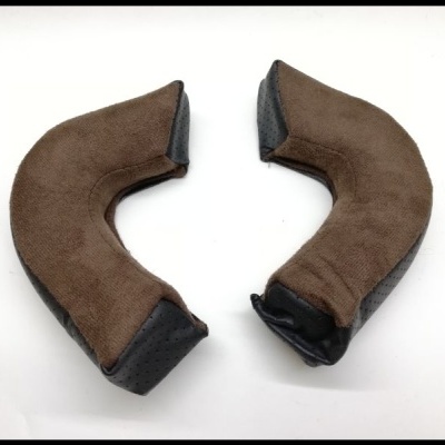 Protutores para capacete castanhos e pretos com textura aveludada
