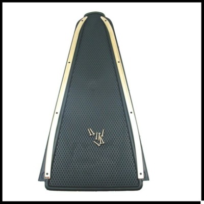 Prancha triangular preta com tiras metálicas e parafusos dourados