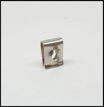 Mola de fixação do escudo inferior para Vespa