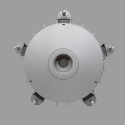 Peça metálica circular cinzenta com cinco parafusos e abertura central