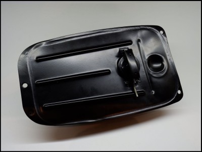 Suporte metálico preto com mecanismo central e alavanca