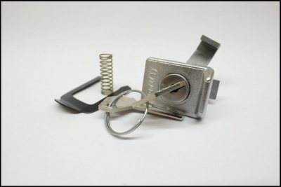 Fechadura ZADI porta luvas para Vespa