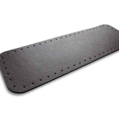 Base retangular cinza escuro com furos na borda sobre fundo branco