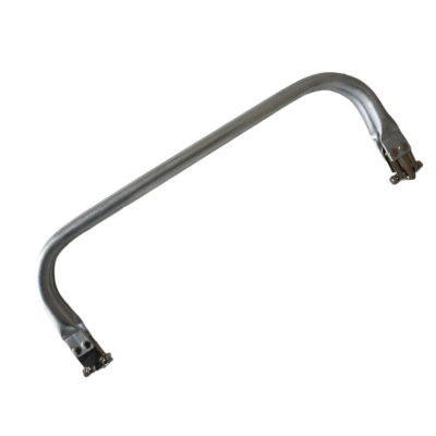 Braço metálico curvo prateado com mecanismos de fixação nas extremidades