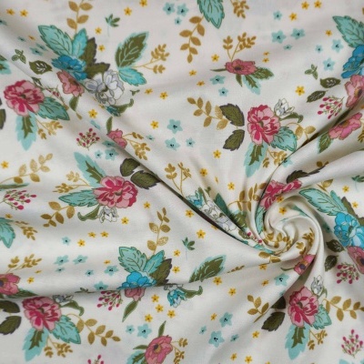 Tecido Riley Blake Stardust Branco Flores 110cm