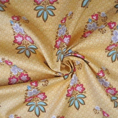 Tecido Makower Flores em Fundo Amarelo 110cm