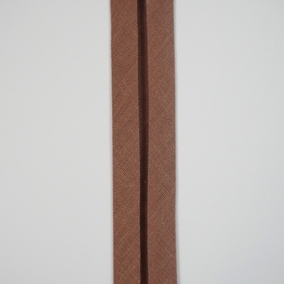 Fita têxtil castanha com listra escura no centro
