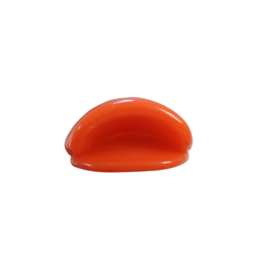 Objeto plástico laranja semicircular