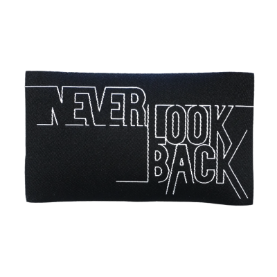 LM- Emblema Bordado Never Look Back