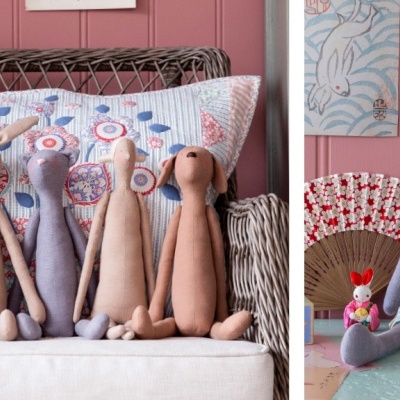 Cinco bonecos de tecido animal em cadeira de vime decorativa