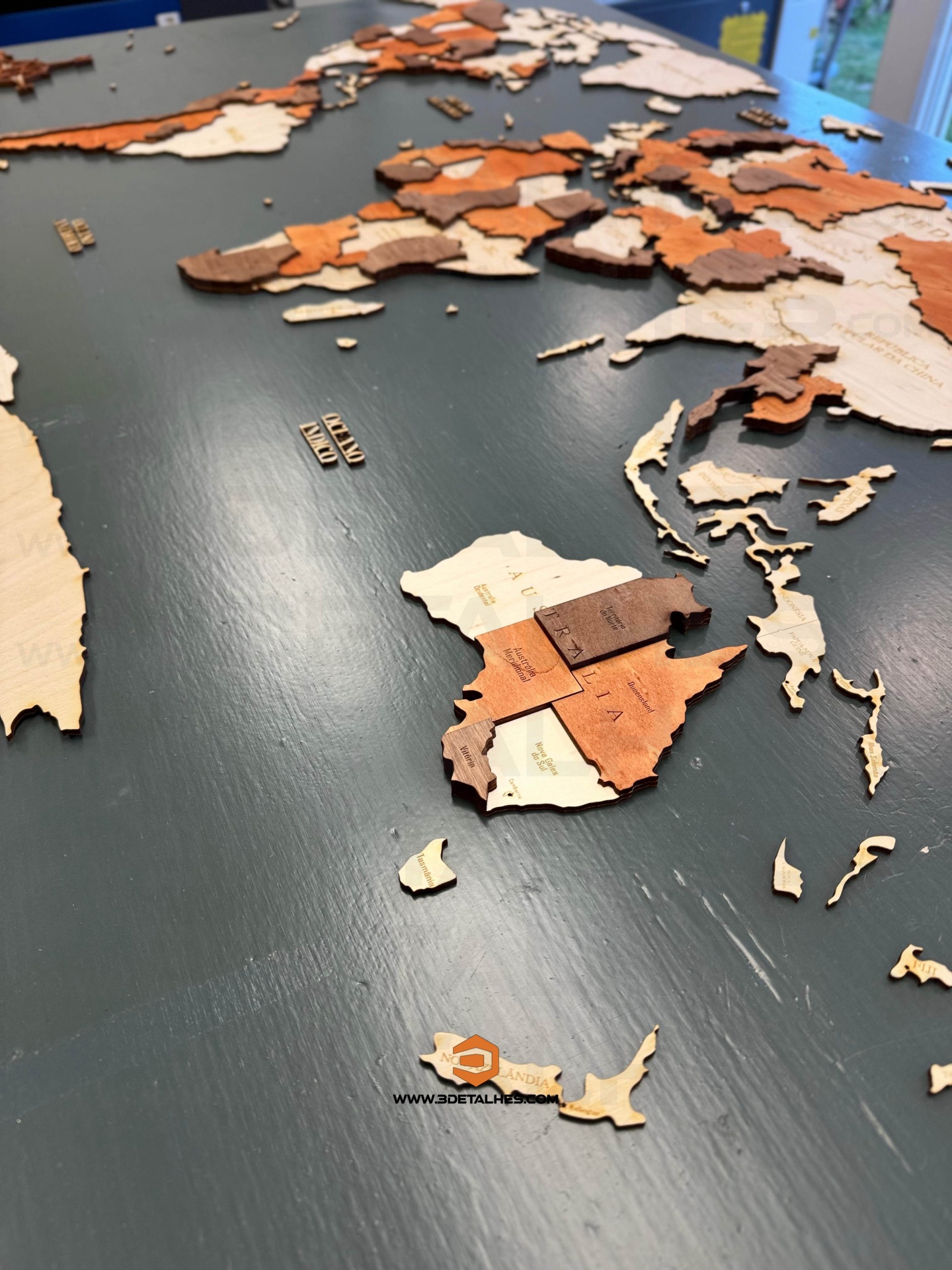 Mapa Mundo de Madeira  ( 1,44m x 0,88m)