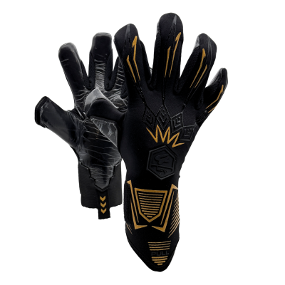 Luvas de guarda-redes pretas com detalhes dourados e texturas variadas em fundo branco