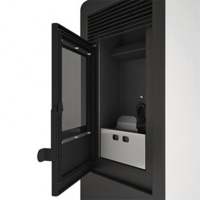 Estufa preta de ferro fundido com porta de vidro e interior escuro