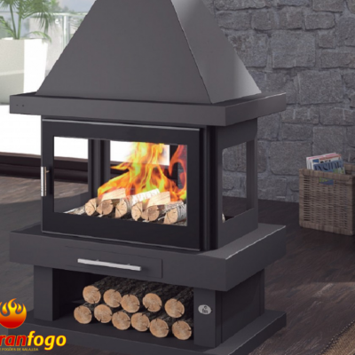 Lareira fechada moderna em metal cinza escuro com vidro e madeira