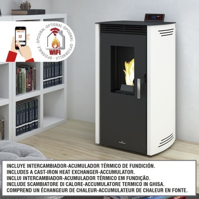 Estufa de pellet preta e branca com visor de chama em sala