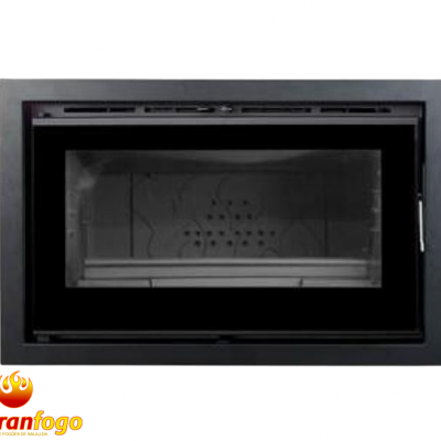 Lareira de embutir preta com porta de vidro e logótipo Abranfogo