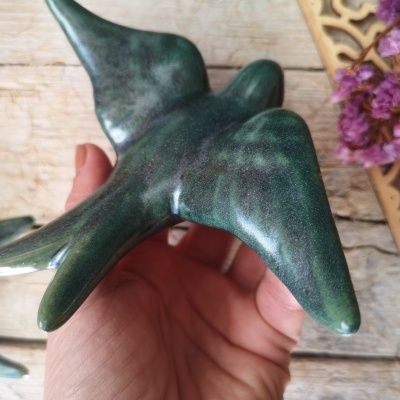 Conjunto de 3 andorinhas em cerâmica, cor verde Metálico