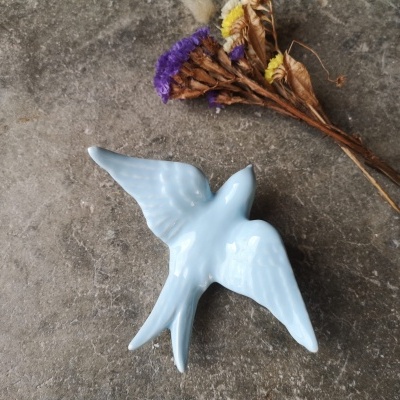 Andorinha azul bebé em cerâmica