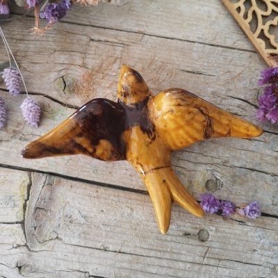 Conjunto de 3 andorinhas em cerâmica, cor mel velho