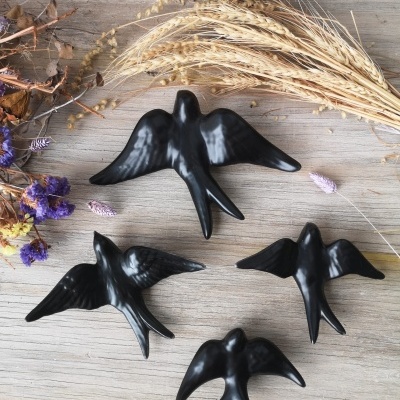 Andorinha preto mate em cerâmica