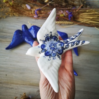 Conjunto de 4 andorinhas em cerâmica em azul cobalto