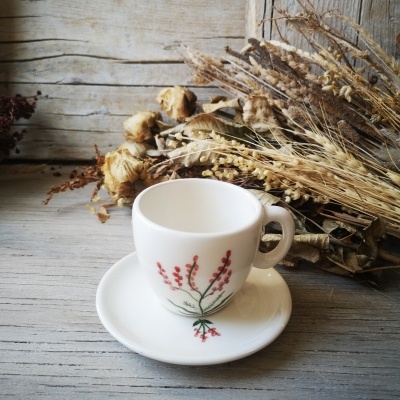 Conjunto de chávena de café e pires