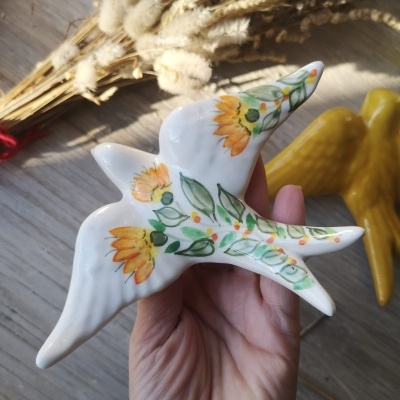 Conjunto de 4 andorinhas em cerâmica com padrão floral