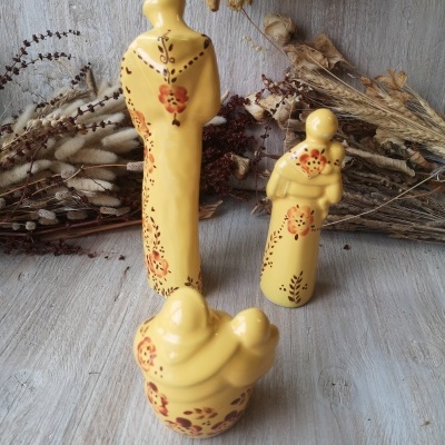 Santo António amarelo em cerâmica