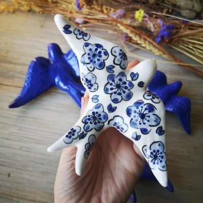 Conjunto de 4 andorinhas em cerâmica em azul cobalto