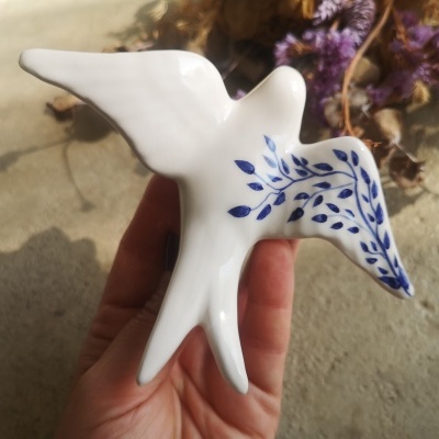 Conjunto de 2 andorinhas em cerâmica