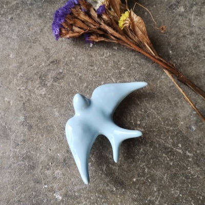 Andorinha azul bebé em cerâmica