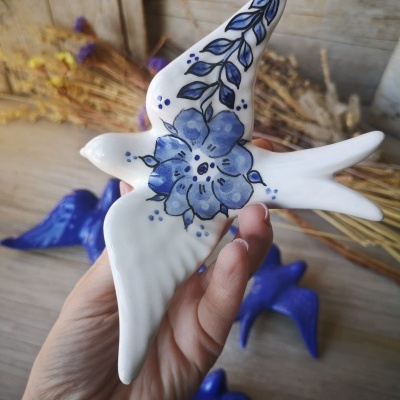 Conjunto de 4 andorinhas em cerâmica em azul cobalto