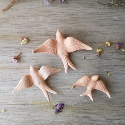 Conjunto de 3 andorinhas em cerâmica, cor pêssego