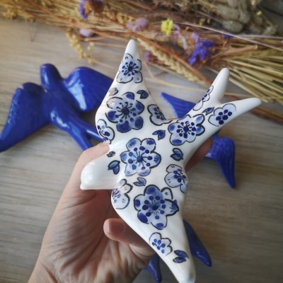 Conjunto de 4 andorinhas em cerâmica em azul cobalto