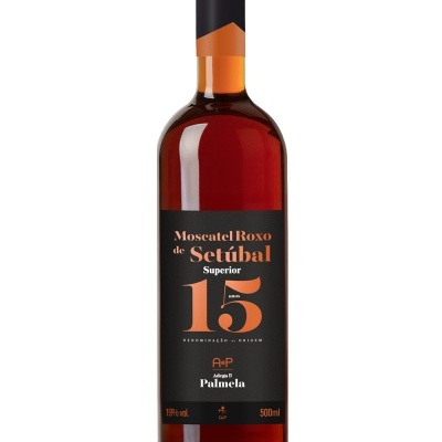 Garrafa de Moscatel Roxo de Setúbal Superior 15 anos, 500ml, rótulo preto e laranja