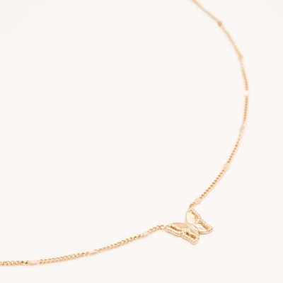 Colar dourado com pendente borboleta