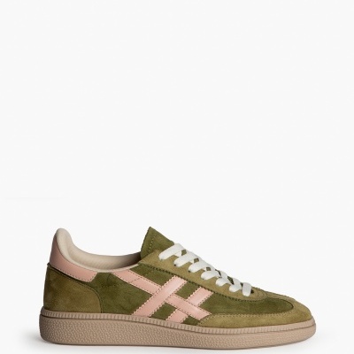 Sapatilha verde e cor-de-rosa em camurça com atacadores brancos