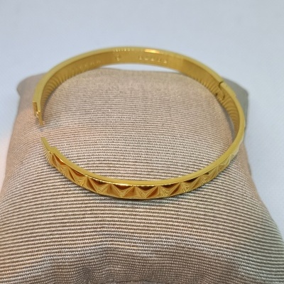 Escrava em aço c/ banho de ouro