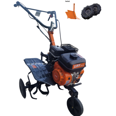 Motocultivador laranja e preto com motor e acessórios em fundo branco