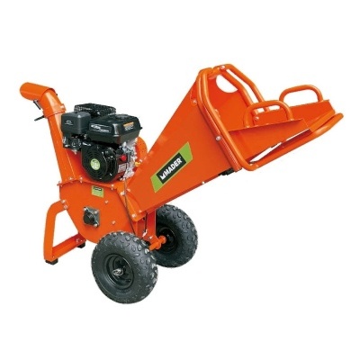 Triturador de ramos da marca MADER, cor laranja, com motor preto e rodas de borracha