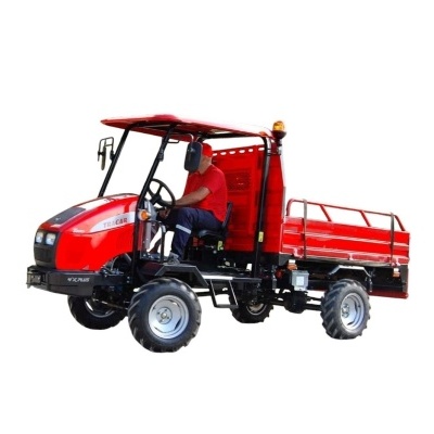 Veículo utilitário agrícola vermelho com condutor e plataforma de carga