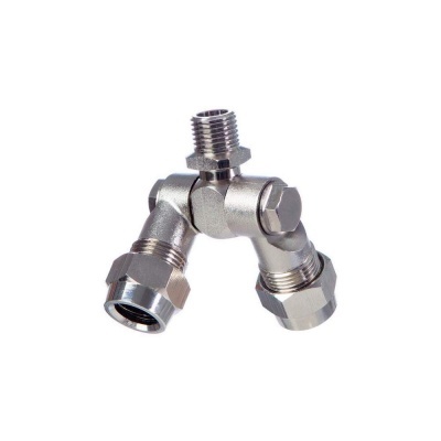 Conector metálico articulado com três extremidades roscadas prateado