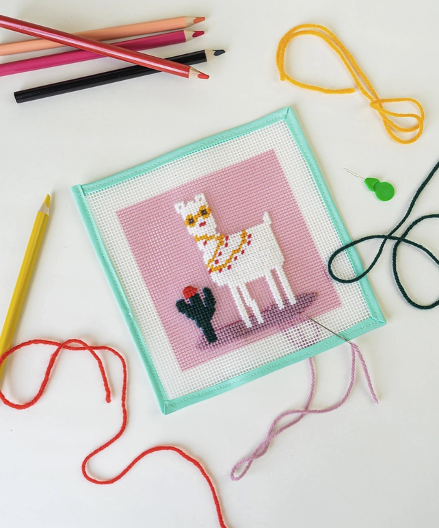 "SEM DRAMA LHAMA" NEEDLEPOINT - UNWIND STUDIO "SEM DRAMA LHAMA" NEEDLEPOINT - UNWIND STUDIO